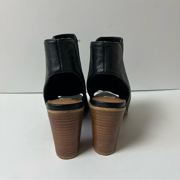 Steve Madden Black Nobell Peep Toe Chunky Heels 6 - Picture 3 of 10